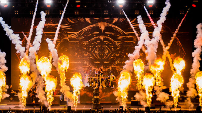 Nightwish Bühne frontal mit Pyro